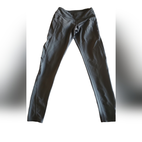 Victoria Secret Total Knockout Mid Rise Perforated Leggings(S) - Picture 1 of 9